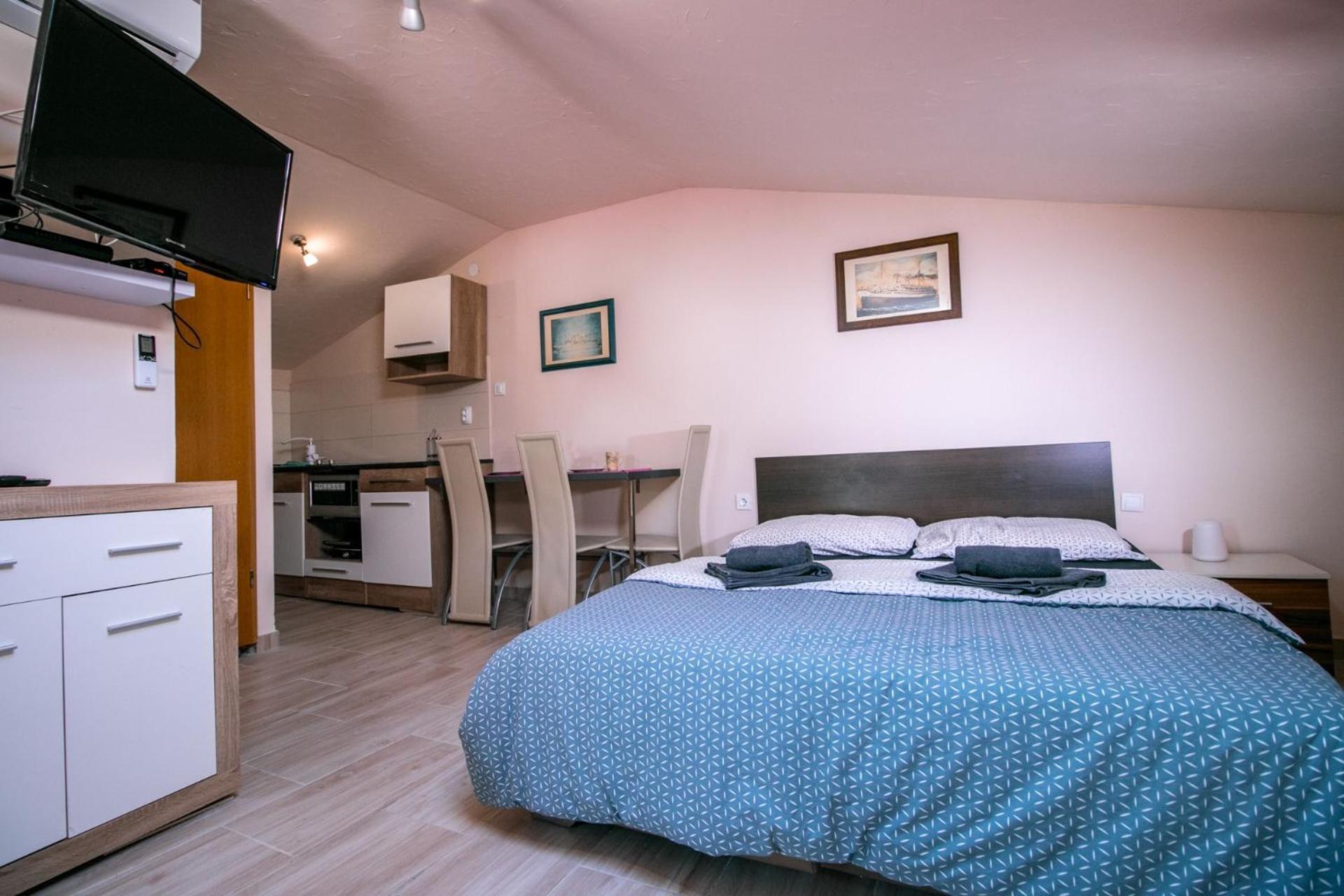 Jug Apartment